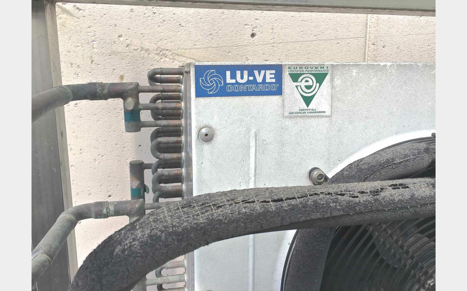 Cuve isol&eacute;e avec compresseur