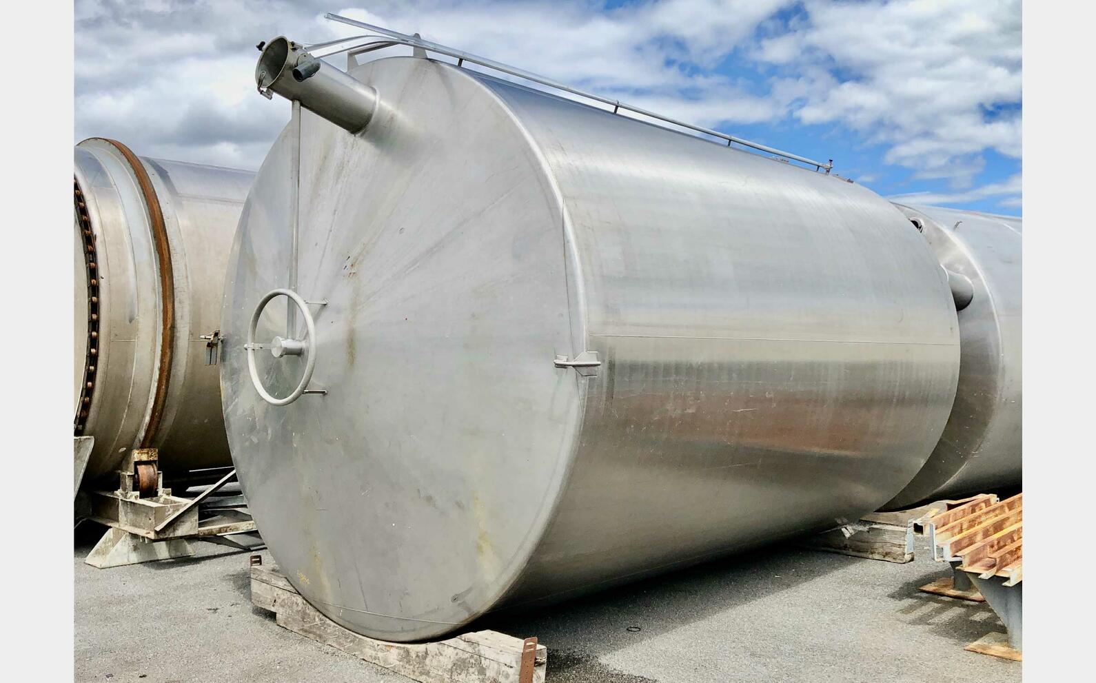 Stainless steel tank - Closed 317 HL (31 700 liters)