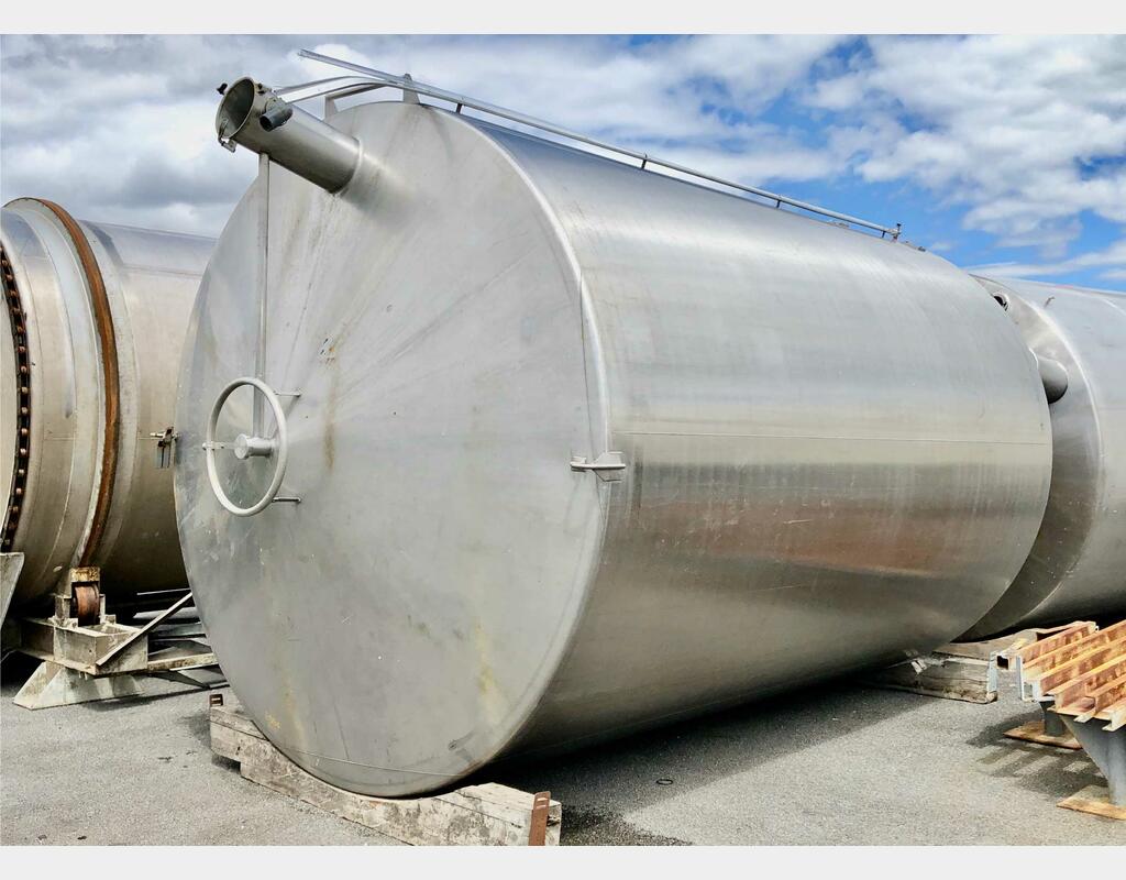 Closed stainless steel tank - Flat bottom on frame