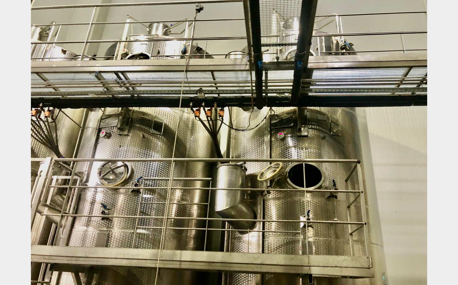 Stainless steel tank - Temperature controlled 225HL (22 500 litres) LETINA