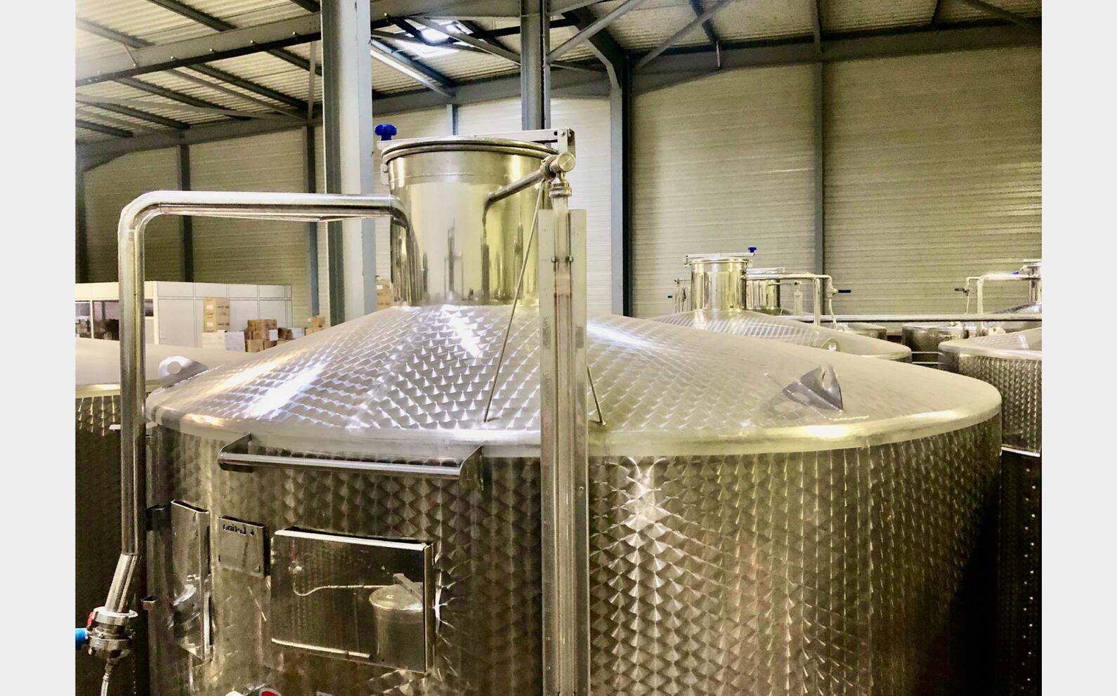 Stainless steel tank - Temperature controlled 250 HL (25 000 litres) LETINA