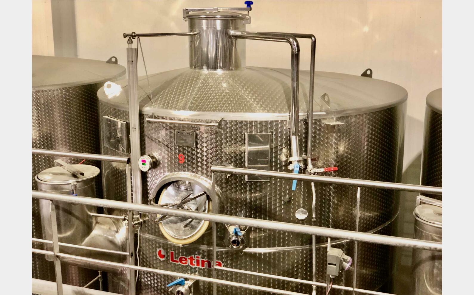 Stainless steel tank - Temperature controlled 225HL (22 500 litres) LETINA