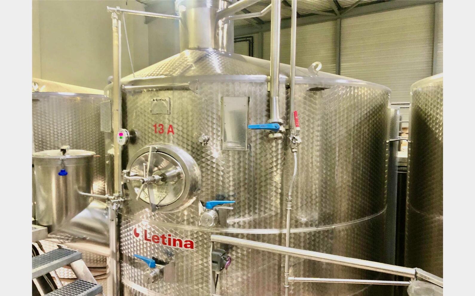 Stainless steel tank - Temperature controlled 250 HL (25 000 litres) LETINA