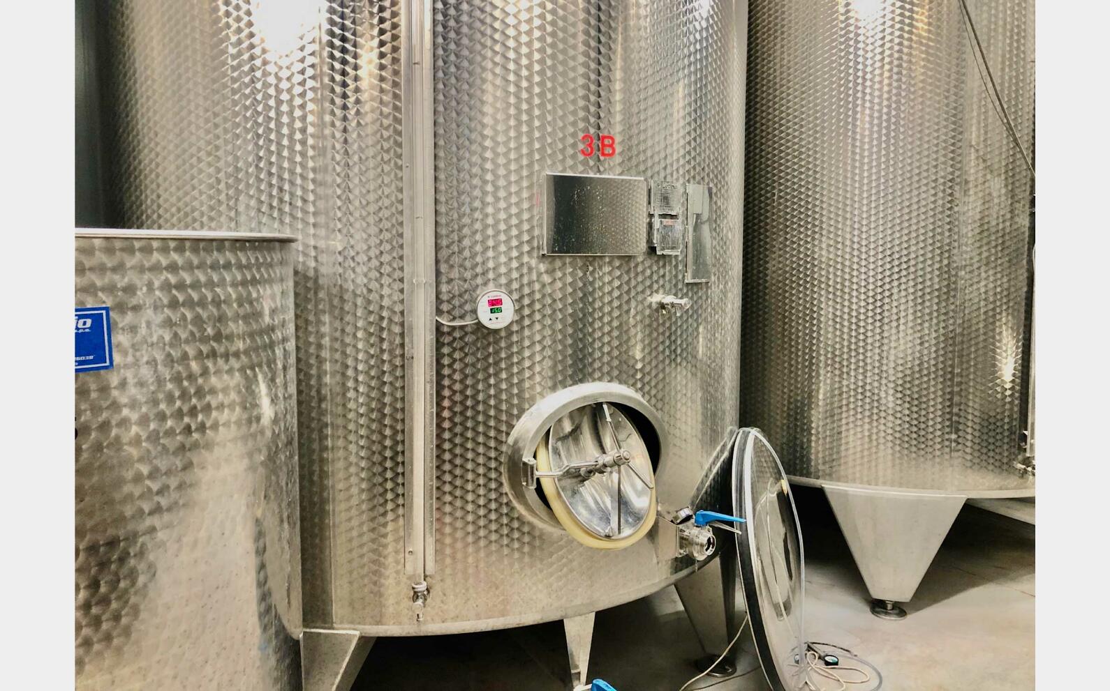 Stainless steel tank - Temperature controlled 250 HL (25 000 litres) LETINA