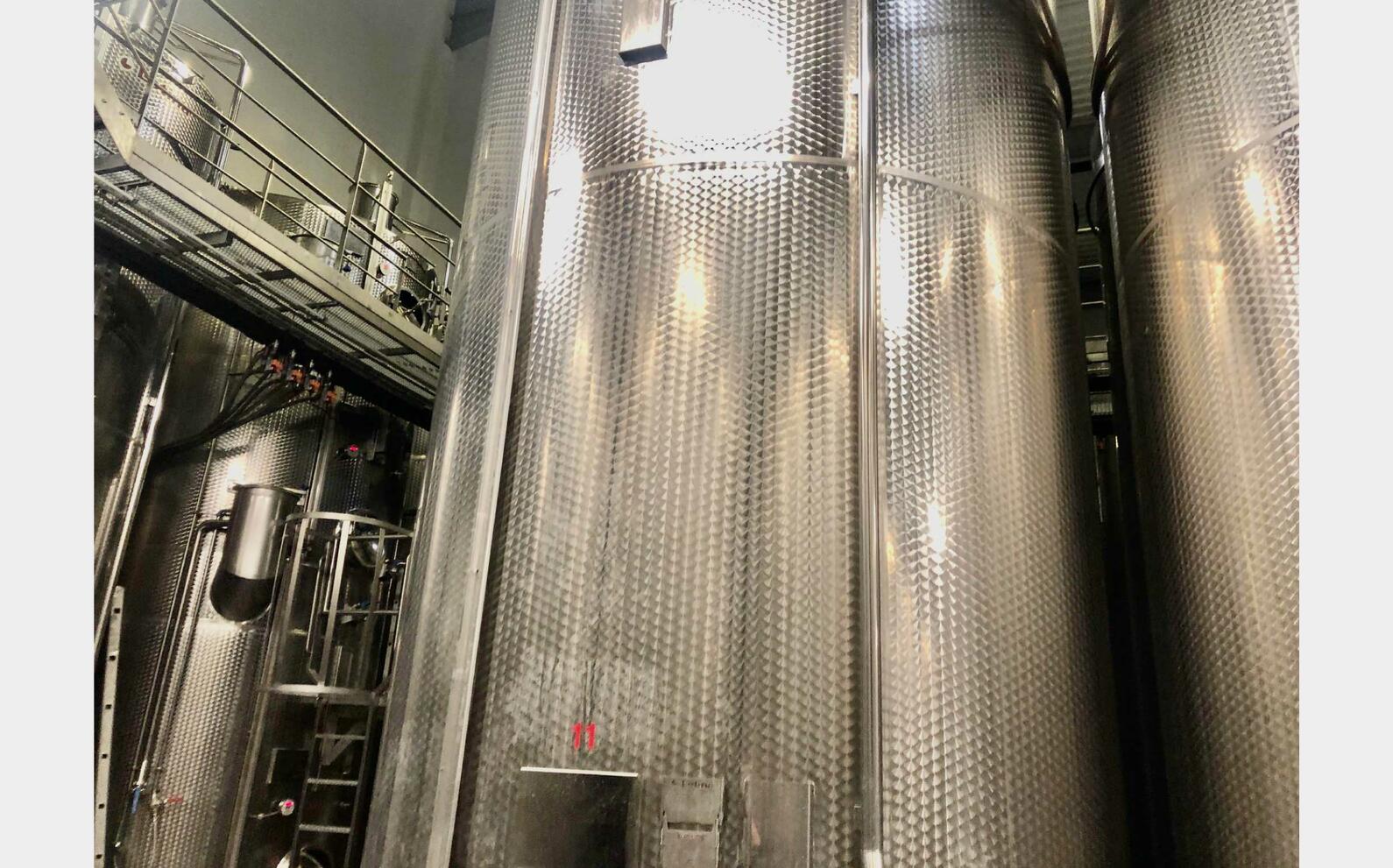Stainless steel tank - Temperature controlled 270 HL (27 000 litres) LETINA