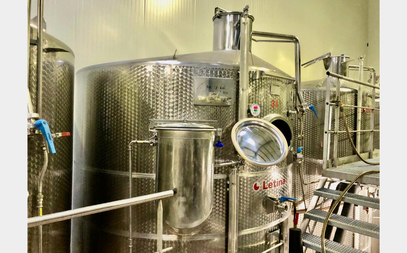 Stainless steel tank - Temperature controlled 250 HL (25 000 litres) LETINA