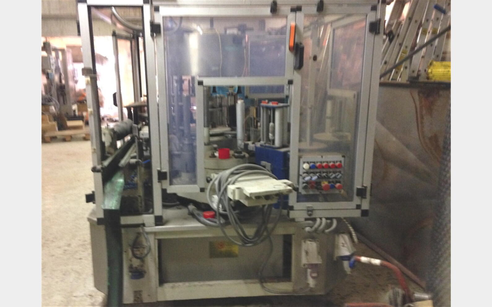 Etiqueteuse 2 postes adh&eacute;sifs 1800 b./h