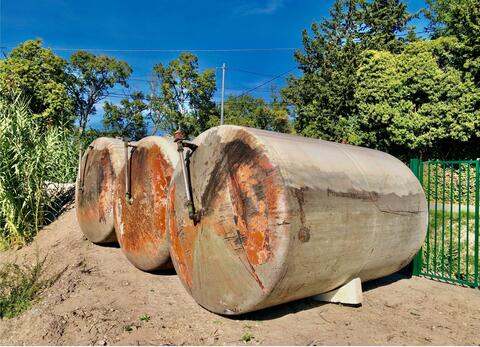 Coated steel tank - On concrete feet - Rectangular