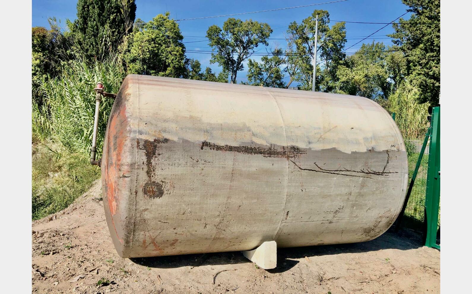 Coated steel tank - On concrete feet 115 HL (11 500 liters)
