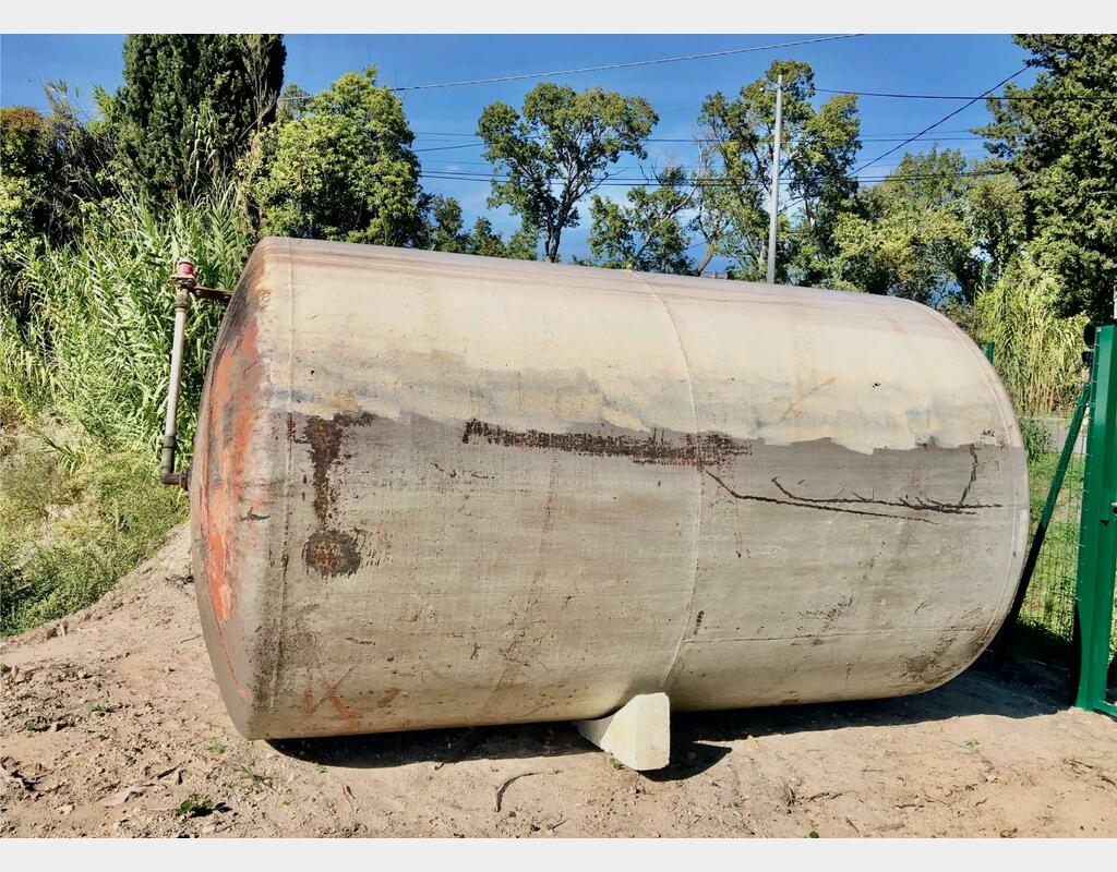 Coated steel tank - On concrete feet - Rectangular