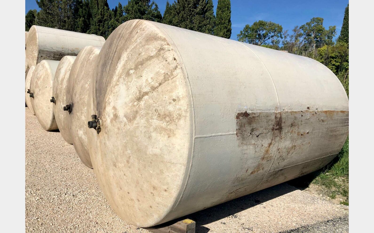 Coated steel tank - On feet 198 HL (19 800 liters)