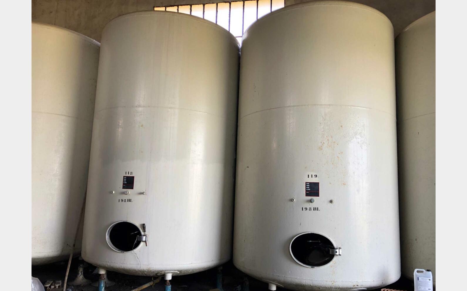Coated steel tank - On feet 198 HL (19 800 liters)