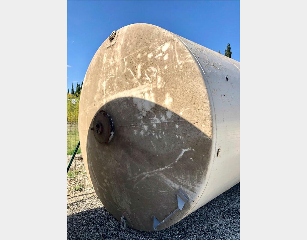 Coated steel tank - On concrete feet - Rectangular