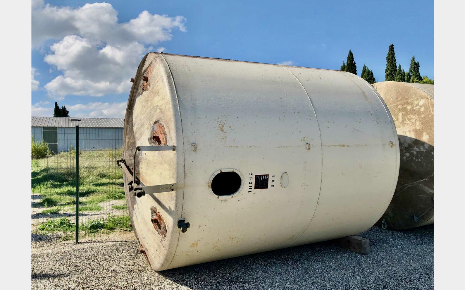 Coated steel tank - On concrete feet 250 HL (25 000 liters)