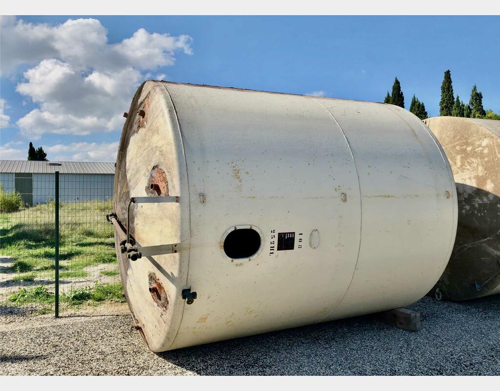 Coated steel tank - On concrete feet - Rectangular