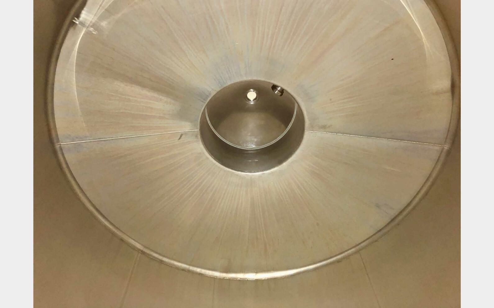 304L stainless steel tank 75 HL (7 500 litres) STAI