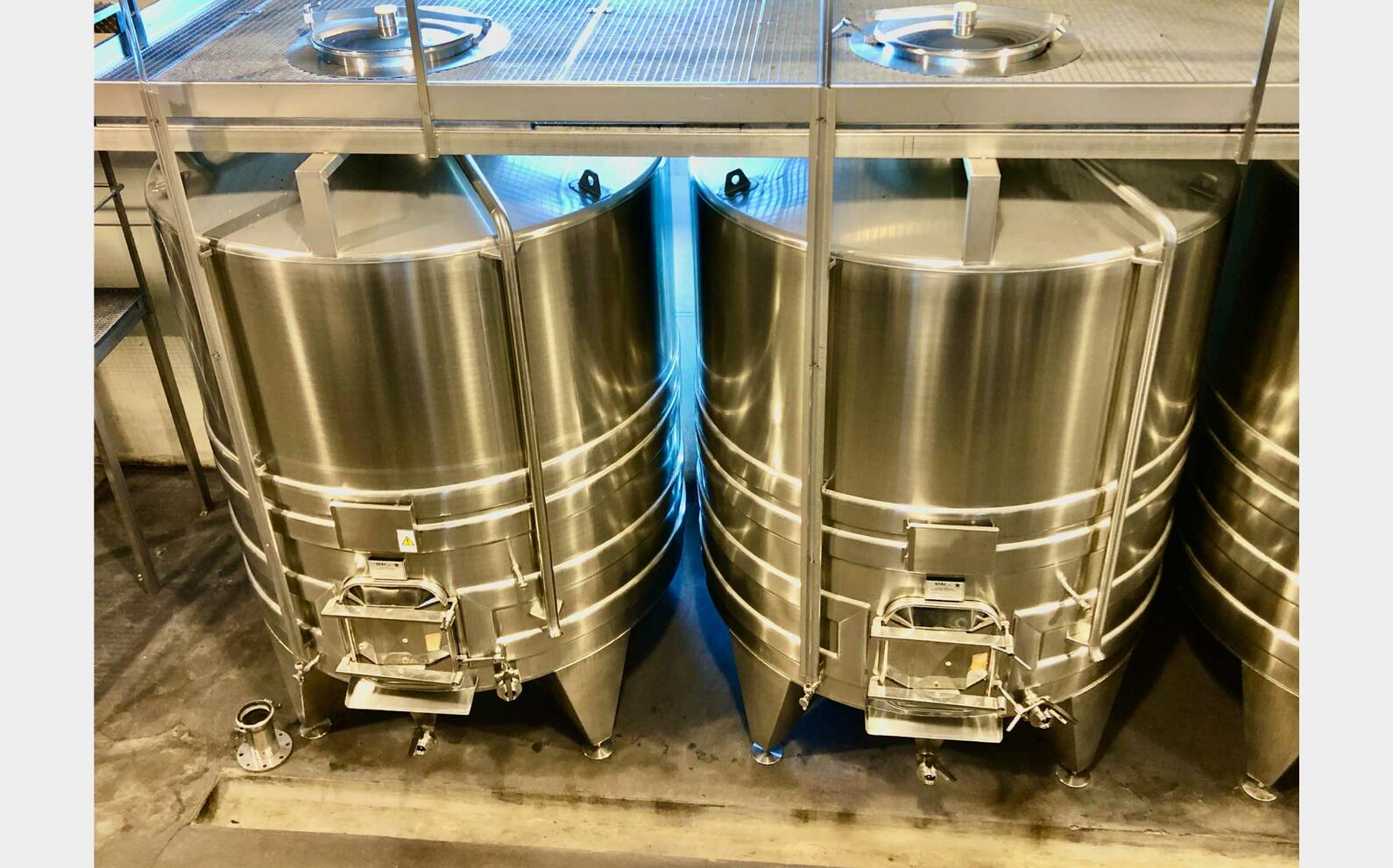 304L stainless steel tank 75 HL (7 500 litres) STAI