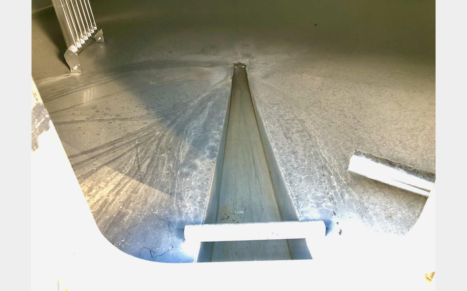 Stainless steel tank 304L - Internal flag 150 HL (15 000 litres) LAGOUARDE