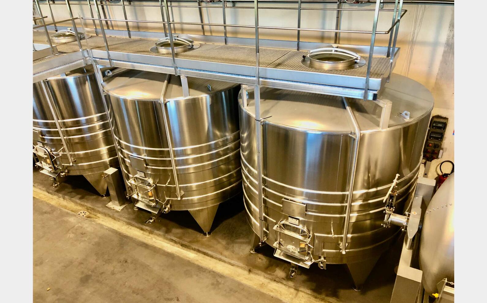 Cuve inox 304L 120 HL (12 000 litres) STAI