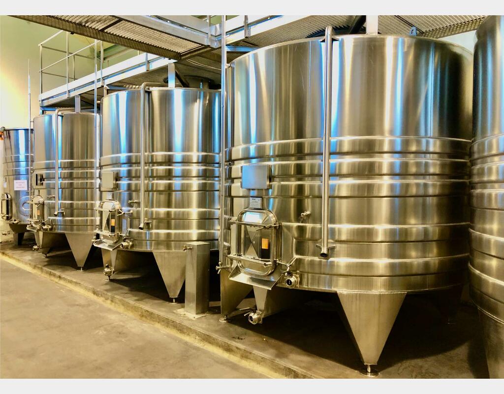 304L stainless steel tank - Cylindrical  - Vertical on legs