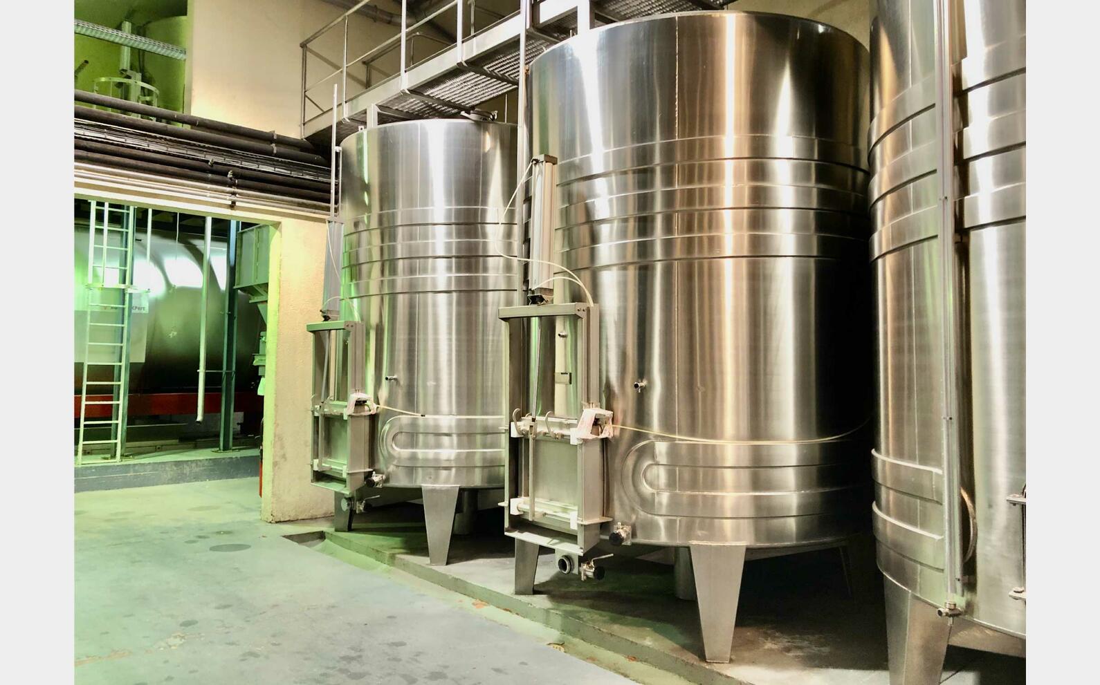 Cuve inox - Porte pneumatique 150 HL (15 000 litres) STAI