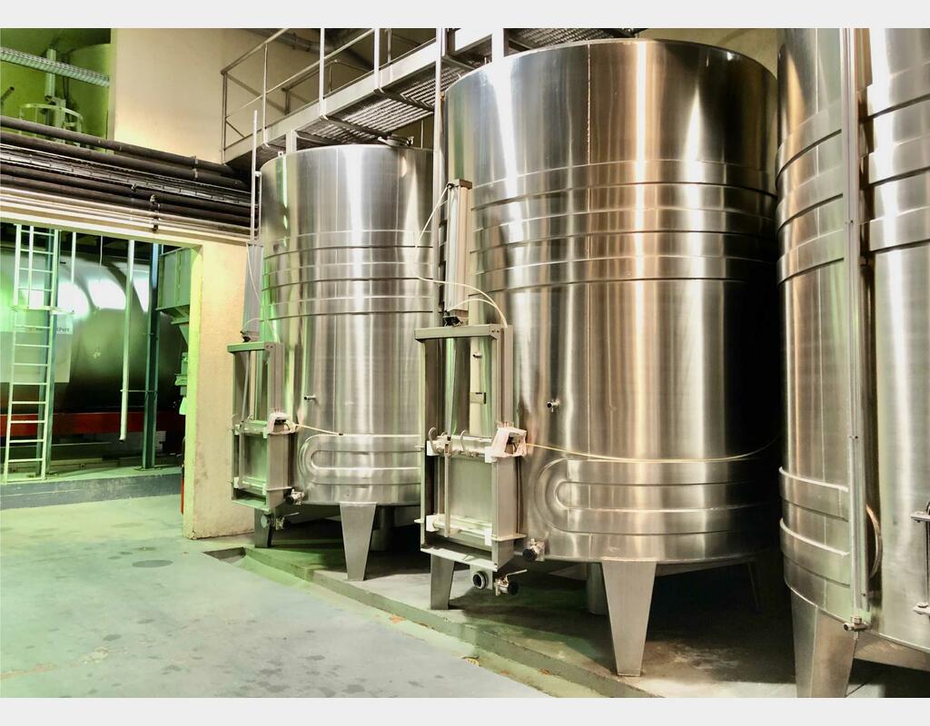 Stainless steel tank - Pneumatic door 150 HL (15 000 litres) STAI
