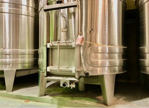 Stainless steel tank - Pneumatic door 150 HL (15 000 litres) STAI