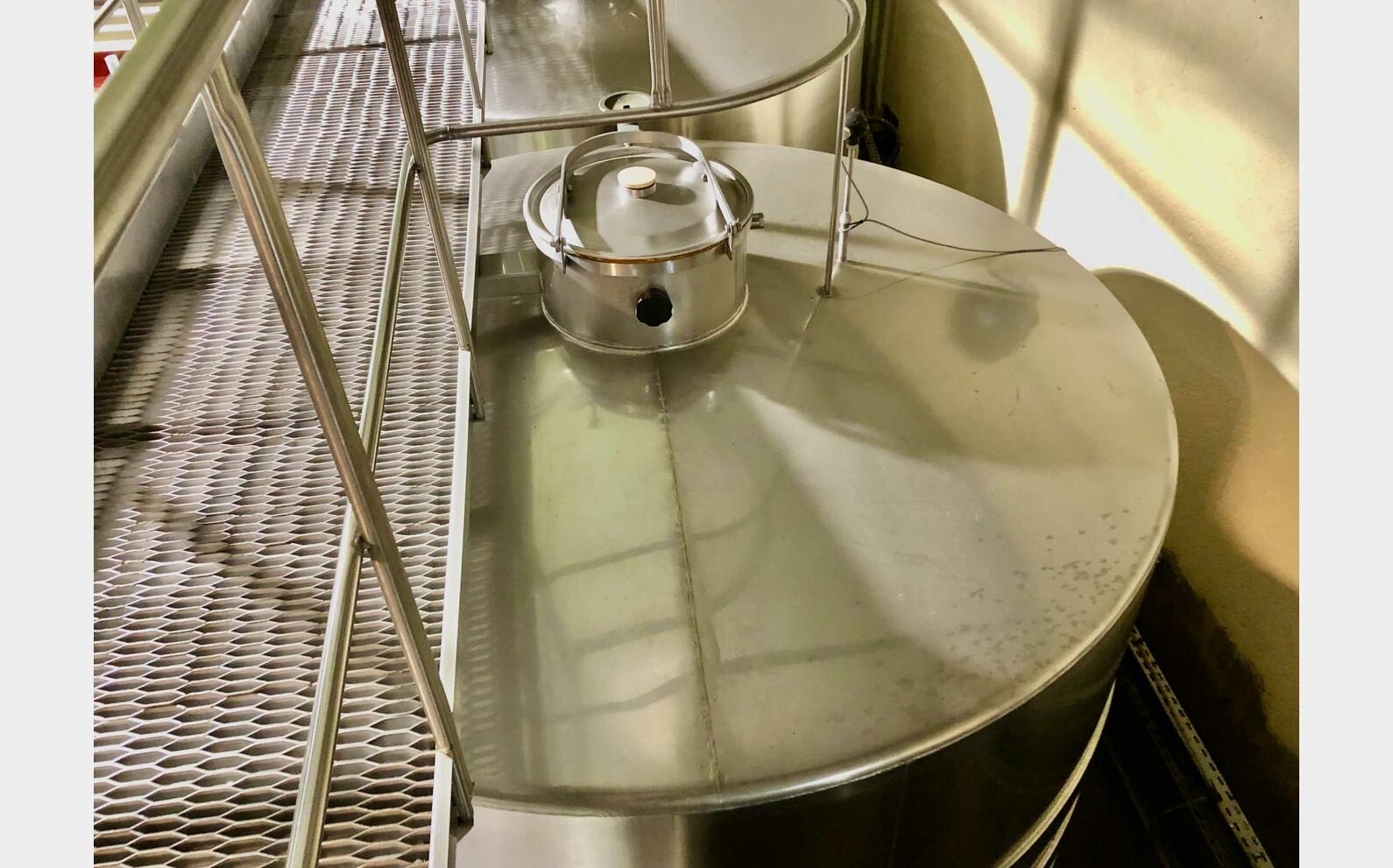 Cuve inox - Porte pneumatique 150 HL (15 000 litres) STAI