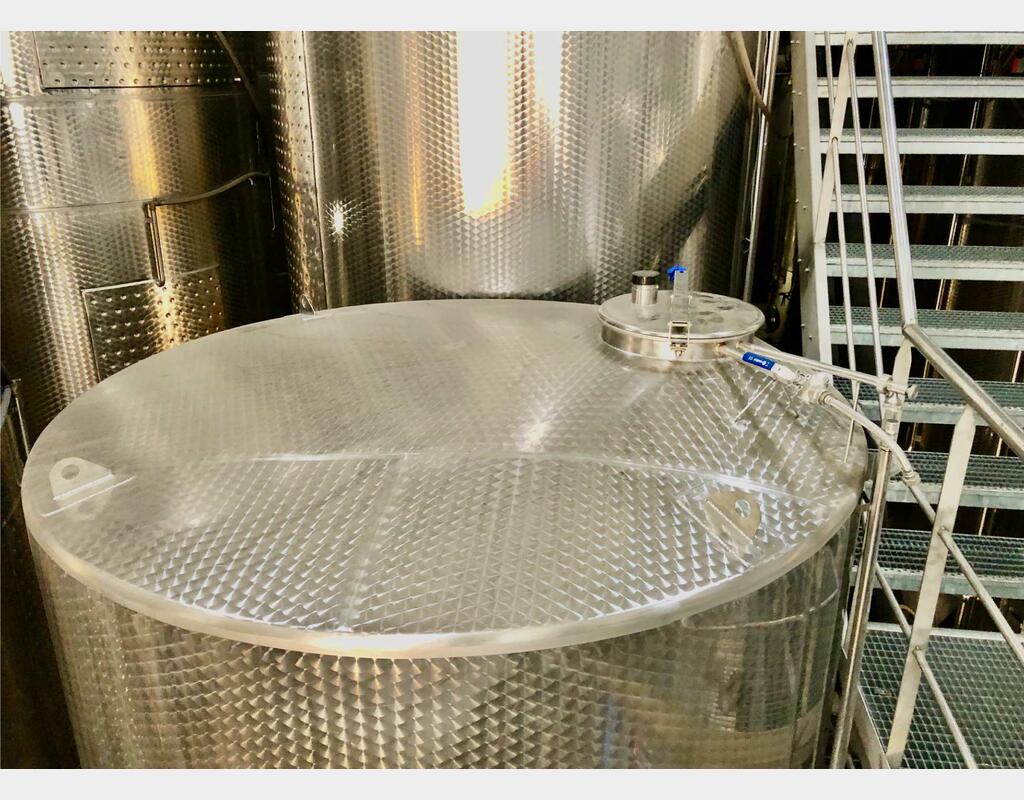 Cuve inox à fond conique sur pieds - Avec circuit de refroidissement