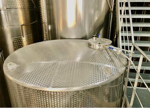 Stainless steel tank with conical bottom on feet - With cooling circuit