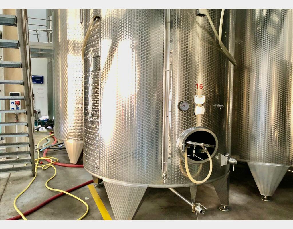 Stainless steel tank - Temperature controlled 130 HL (13 000 litres) LETINA