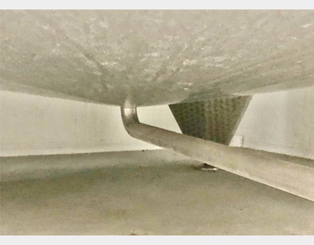 Cuve inox à fond conique sur pieds - Avec circuit de refroidissement