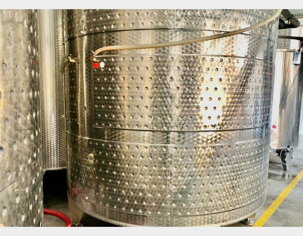 Cuve inox à fond conique sur pieds - Avec circuit de refroidissement