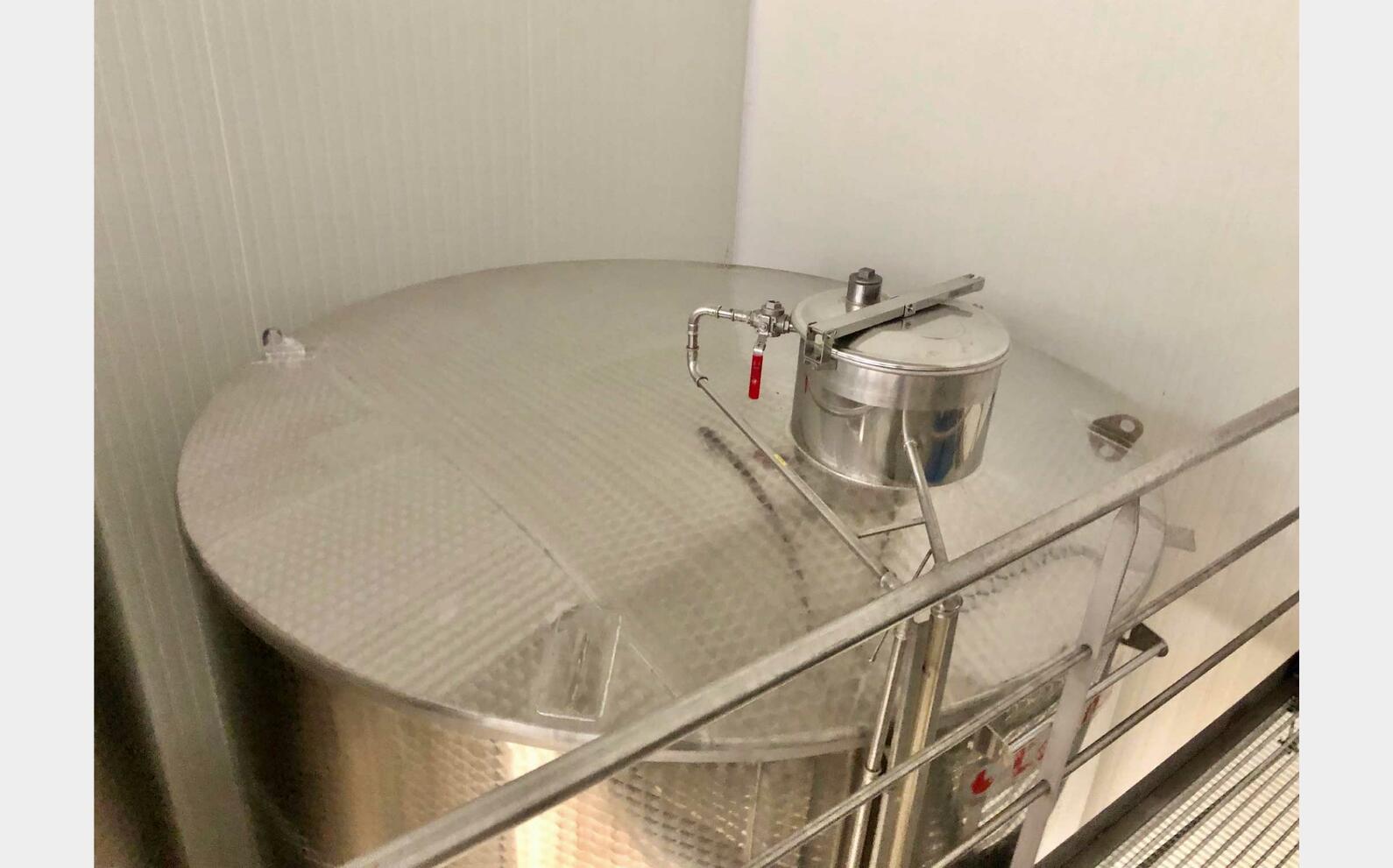 Cuve inox 304 - Sur pieds 250 HL (25 000 litres) LETINA