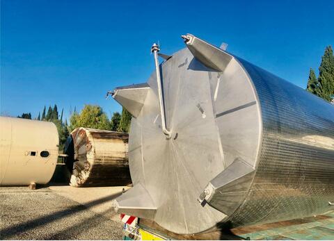 Stainless steel tank with conical bottom on feet - With cooling circuit