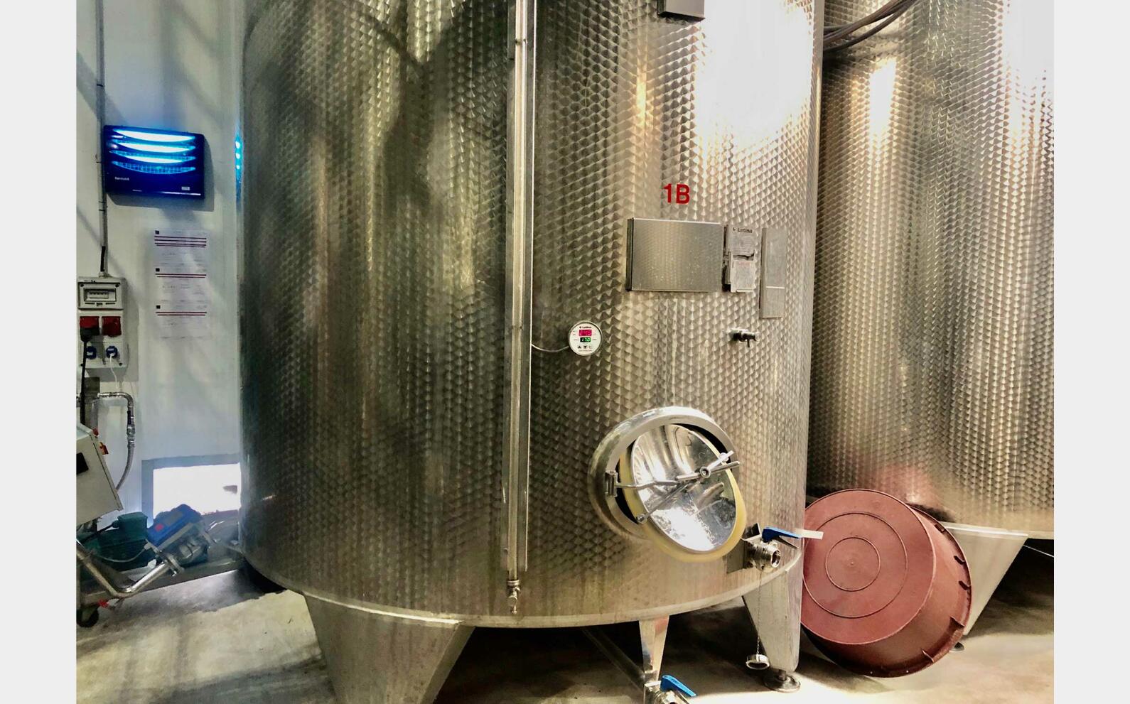 Stainless steel tank - Temperature controlled 250 HL (25 000 litres) LETINA