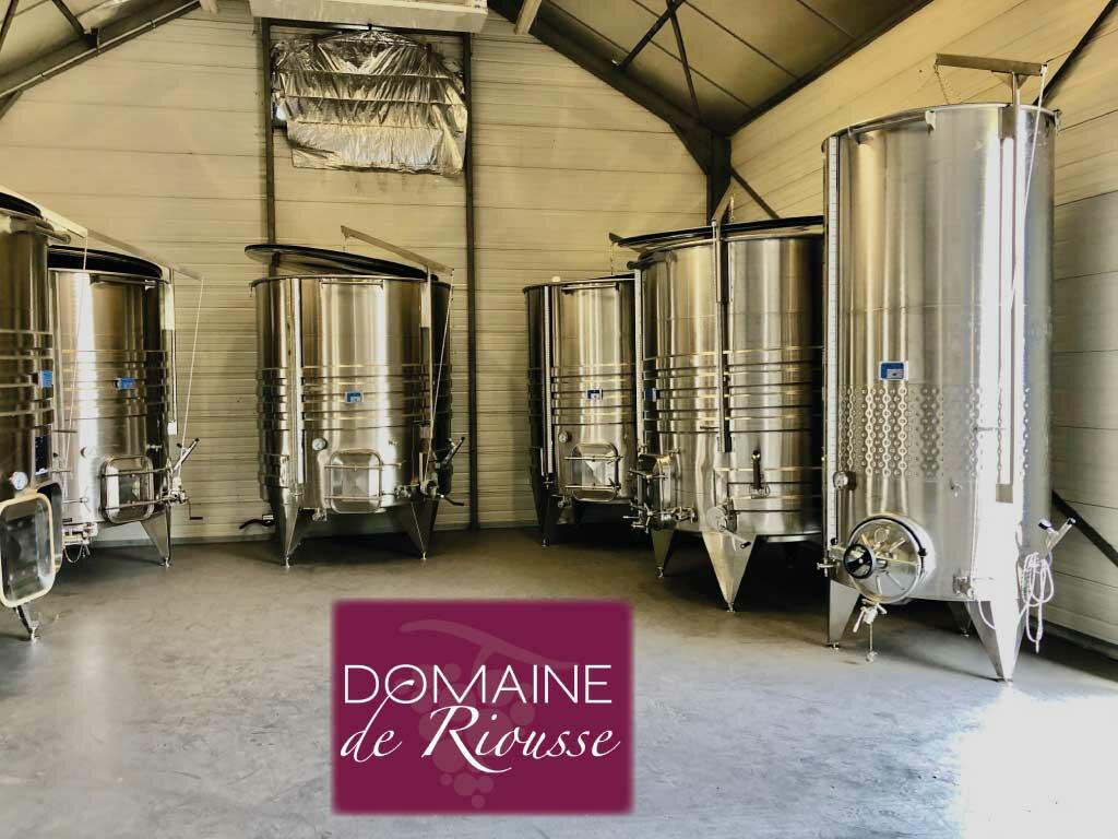 actualite-arsilac-clos-riousse-installation-cuve-inox-vinification-0