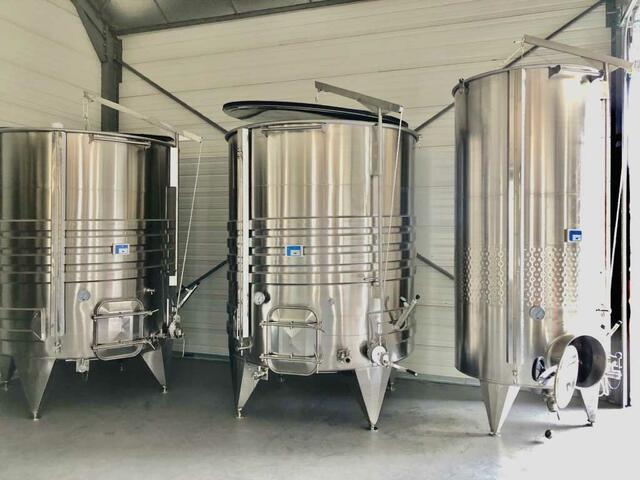 actualite-arsilac-clos-riousse-installation-cuve-inox-vinification-3