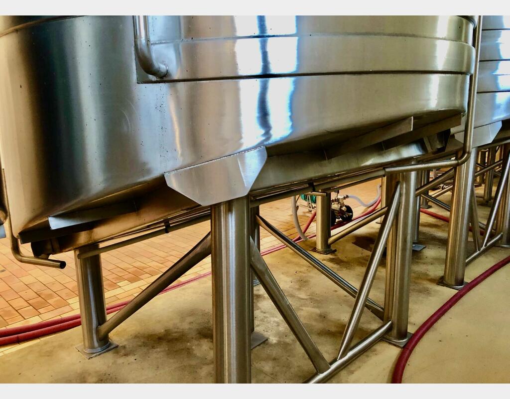 Cuve inox sur pieds - Vinification