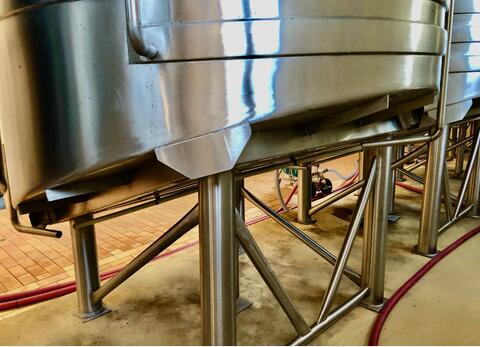 Stainless steel tank on legs - Vinification