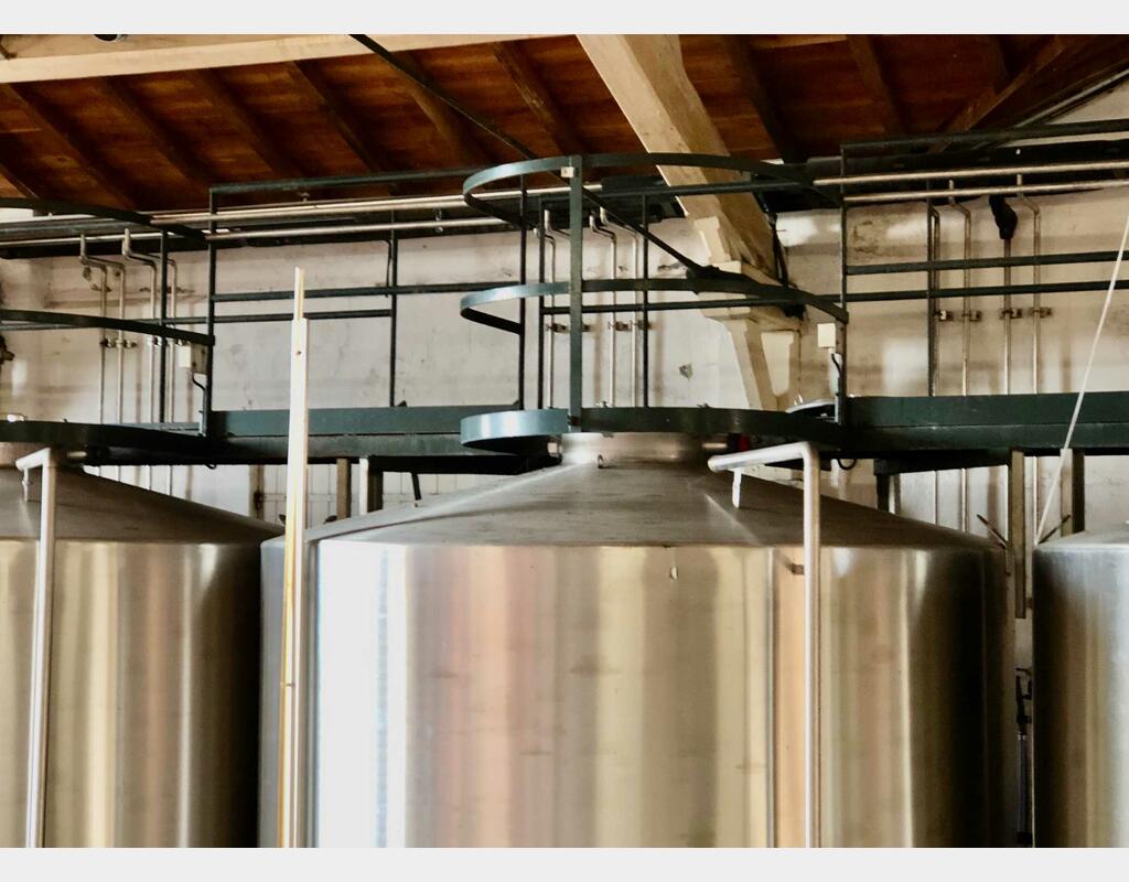 Cuve inox sur pieds - Vinification