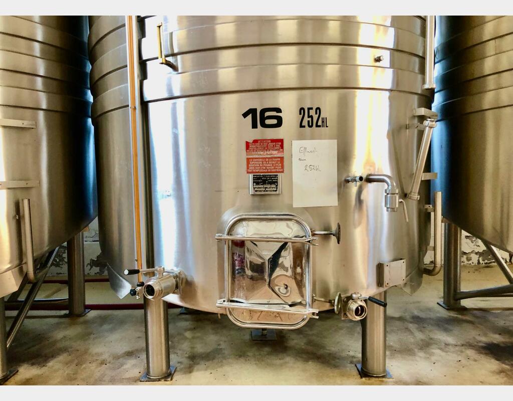 Cuve inox sur pieds - Vinification