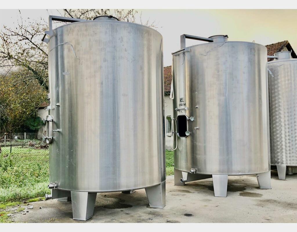 Stainless steel tank on legs - Storage