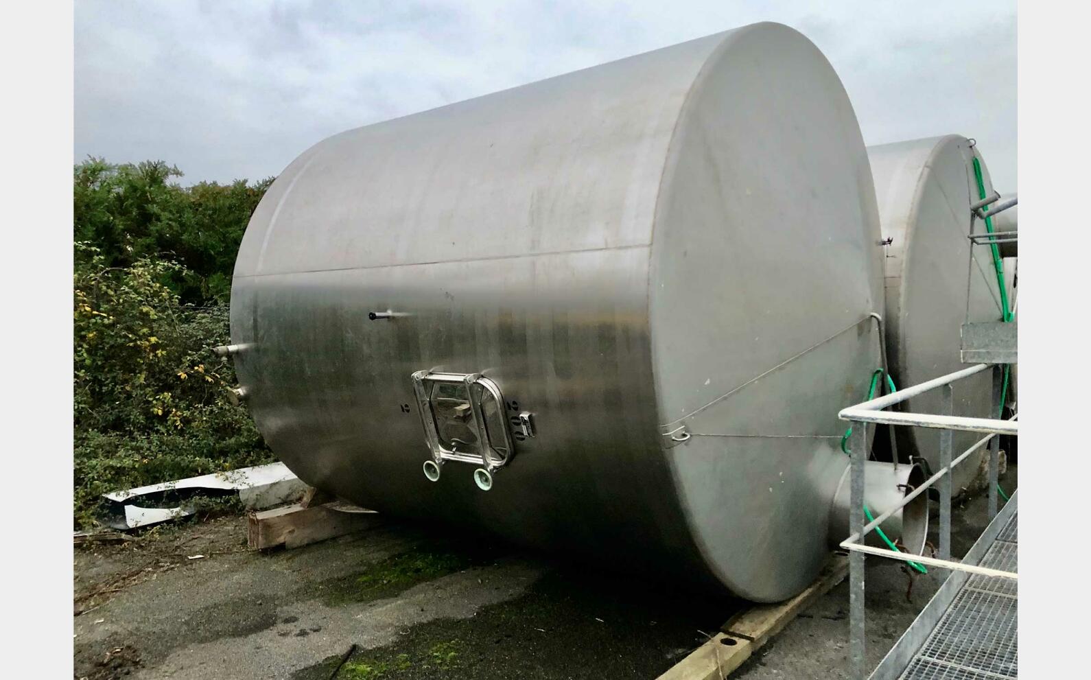 Stainless steel tank - On feet 200 HL (20 000 liters) DABRIGEON