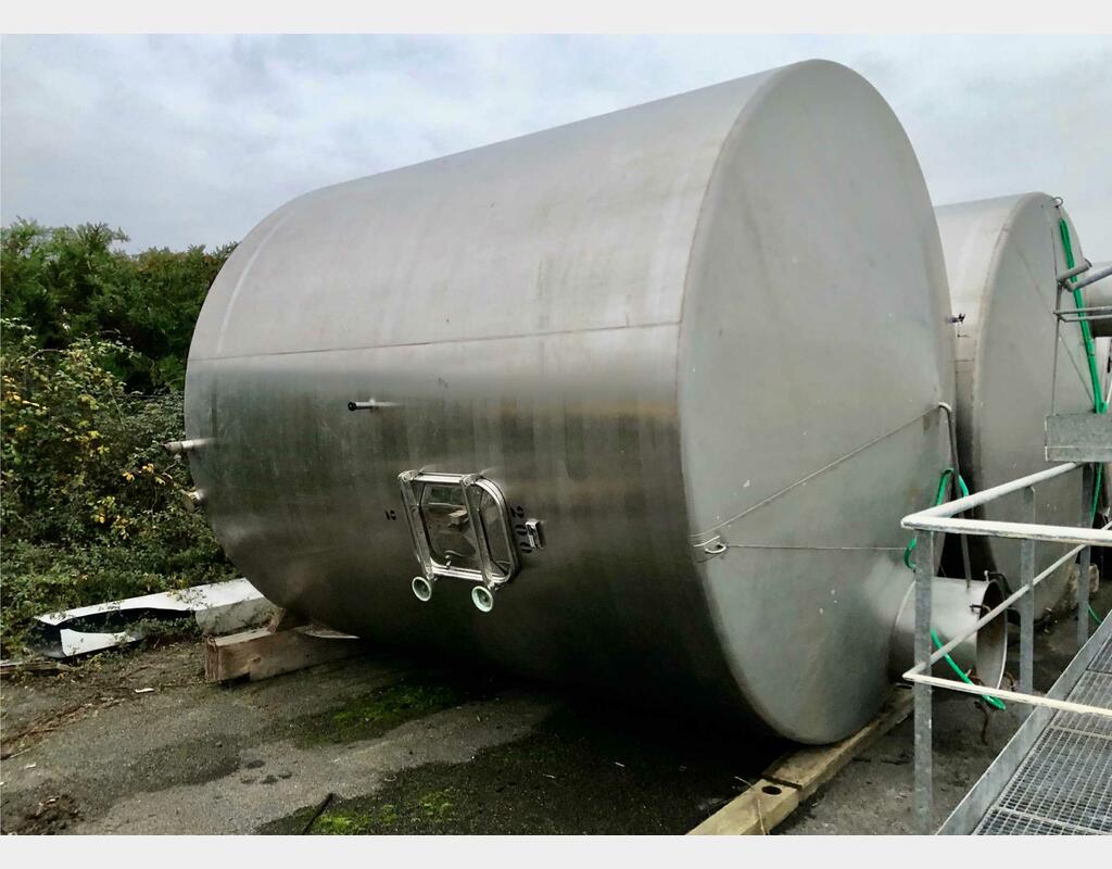 Stainless steel tank on legs - Storage