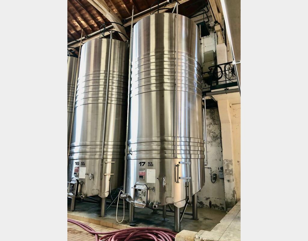 Cuve inox sur pieds - Vinification