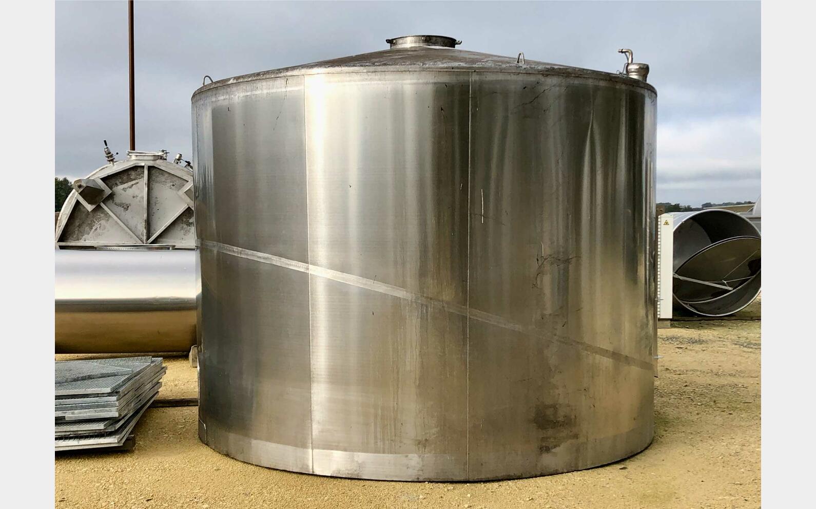 Cuve inox 304 fond inclin&eacute; &agrave; 30% 150 HL (15 000 litres) MANGEARD