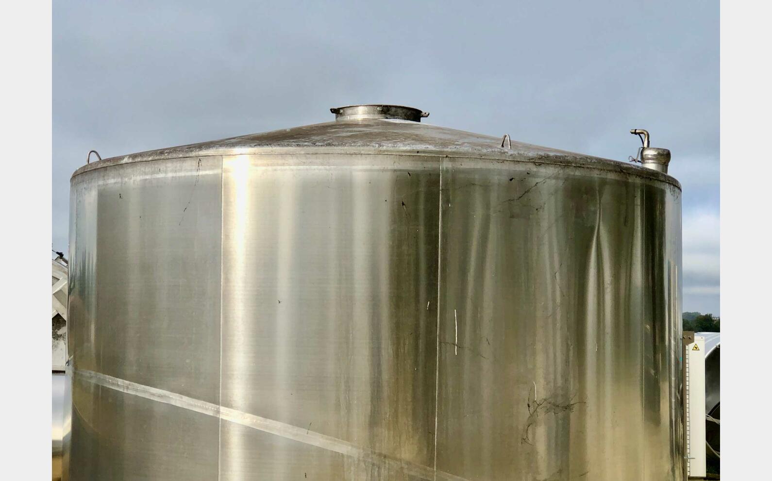 Cuve inox 304 fond inclin&eacute; &agrave; 30% 150 HL (15 000 litres) MANGEARD