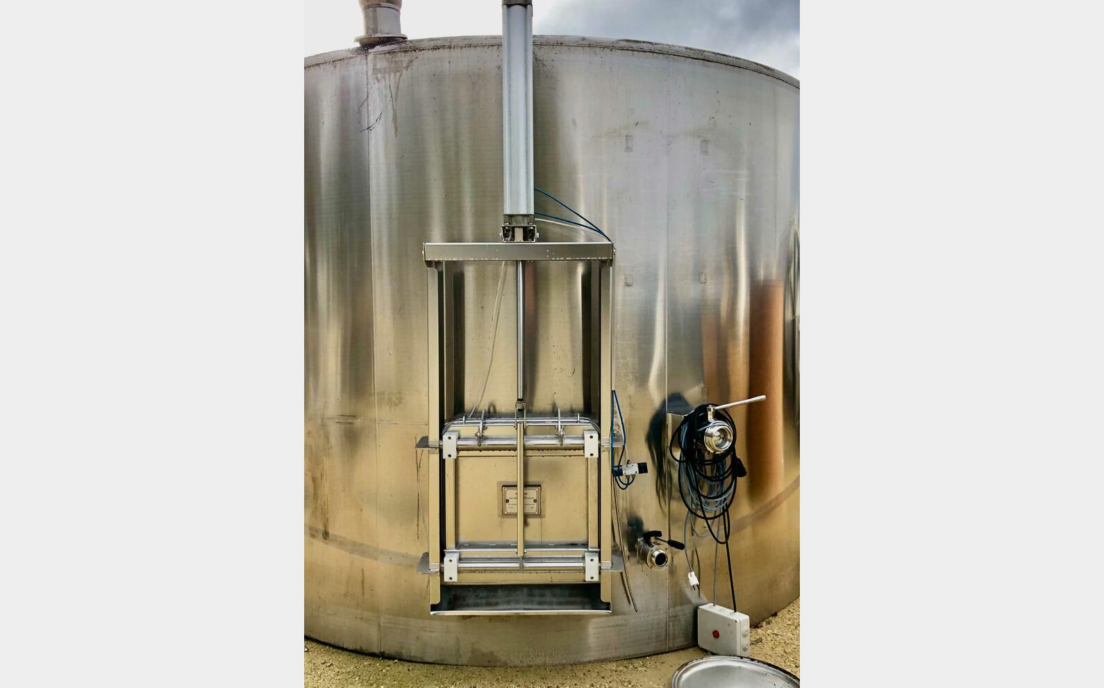 Cuve inox 304 fond inclin&eacute; &agrave; 30% 150 HL (15 000 litres) MANGEARD