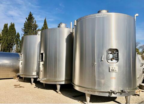 Stainless steel tank on legs - Flat sloping bottom